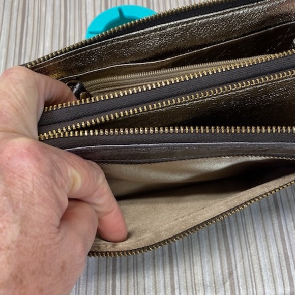 Tusk Vintage Pleated Wallet in Pewter Leather - Picture 3 of 14